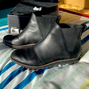 Sorel Harlow black chelsea boots